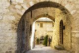 Street with arches in an old town from Tuscany  Fototapety Uliczki Fototapeta