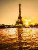 Eiffel tower at sunrise, Paris.  Architektura Obraz