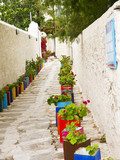 Narrow Street on the island of Mykonos Greece  Fototapety Uliczki Fototapeta