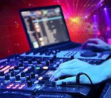 Dj mixes the track in the nightclub Plakaty dla Nastolatka Plakat
