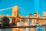 New York night view of the Lower Manhattan and the Brooklyn Bridge across the East River. Mosty Obraz