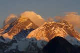 Rzut oka na wstający Everest Fototapety do Salonu Fototapeta