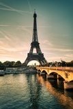 Wieża Eiffela – zasypiający Paryż
 Architektura Obraz