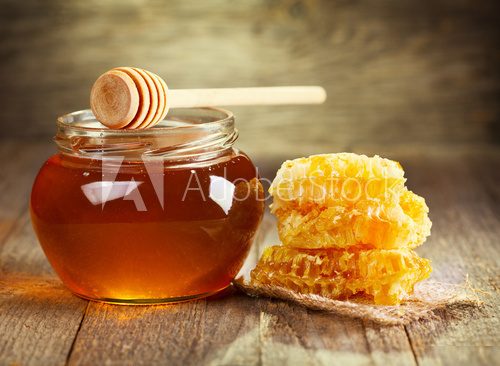 jar of honey with honeycomb  Plakaty do kuchni Plakat