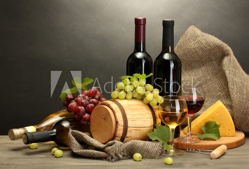 barrel, bottles and glasses of wine, cheese and ripe grapes  Plakaty do kuchni Plakat