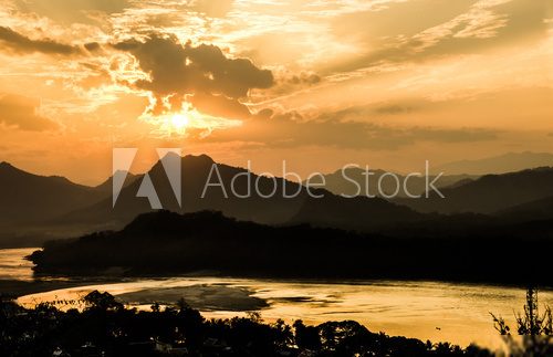 Mekong River at Sunset - Luang Prabang, Laos  Zachód Słońca Fototapeta