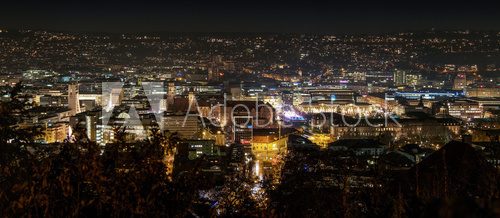 Stadt Stuttgart bei Nacht  Fototapety Miasta Fototapeta