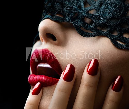 Beautiful Woman with Black Lace mask over her Eyes  Ludzie Obraz