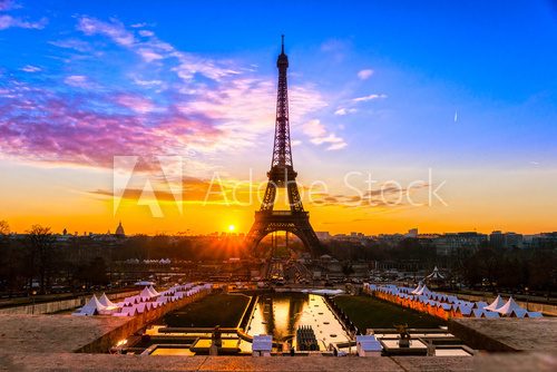 Eiffel tower at sunrise, Paris.  Fototapety Wieża Eiffla Fototapeta