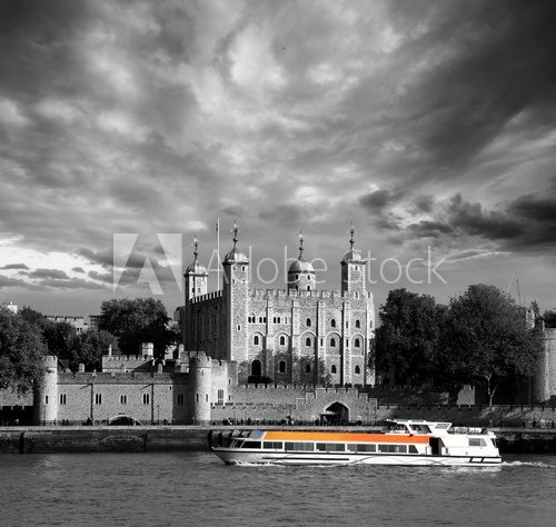 London with Tower Hill Castle in England  Fototapety Czarno-Białe Fototapeta