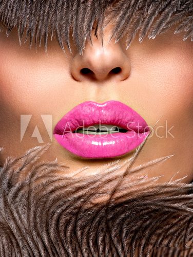  Closeup Beautiful female lips with pink  lipstick  Obrazy do Salonu Kosmetycznego Obraz