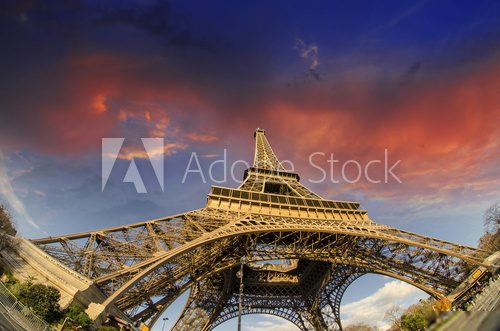 Kolorowe sny pod wieżą Eiffel Plakaty do Sypialni Plakat