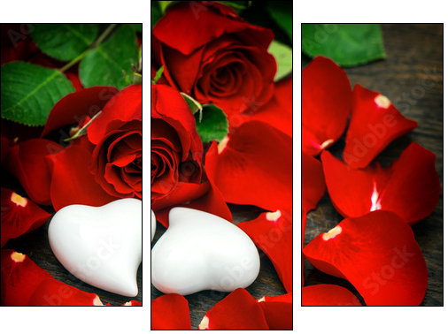 Red roses and two hearts. Valentines Day or Wedding vintage - Obraz trzyczęściowy, Tryptyk