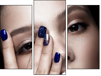 Beautiful girl with art make-up, dark glitter lips design and manicured nails. beauty face. Photos shot in studio - Obraz trzyczęściowy, Tryptyk