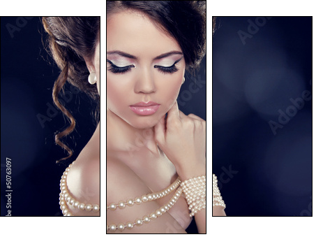 Beautiful woman with a pearl necklace on the bared shoulders  - Obraz trzyczęściowy, Tryptyk