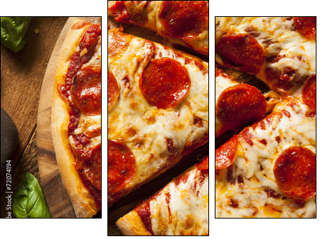 Hot Homemade Pepperoni Pizza  - Obraz trzyczęściowy, Tryptyk