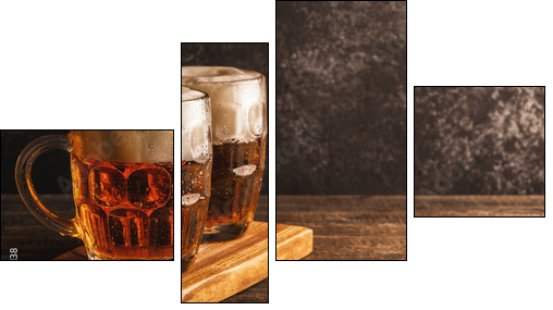 Cold beer in glass with chips on a dark background. - Obraz czteroczęściowy, Fortyk