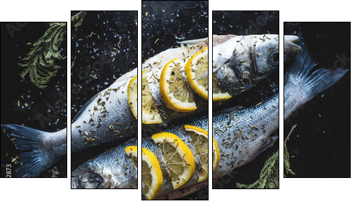 Sea bass fish with lemon on blackboard. Preparing for grill - Obraz pięcioczęściowy, Pentaptyk