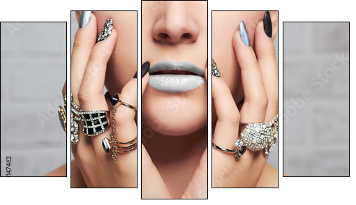woman's hands with jewelry rings.close-up beauty and fashion girl, make-up and manicure - Obraz pięcioczęściowy, Pentaptyk