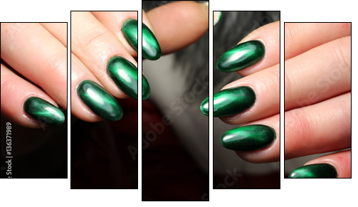 Manicure nail design green cat's eye - Obraz pięcioczęściowy, Pentaptyk