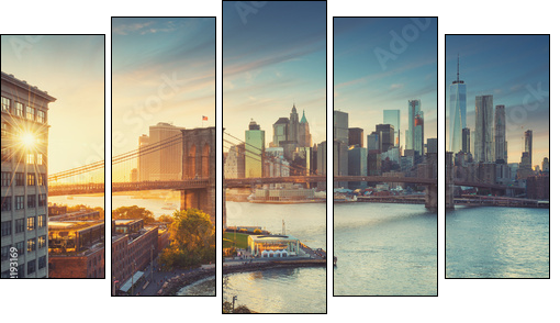 Retro style New York Manhattan with Brooklyn Bridge and Brooklyn Bridge Park in the front. - Obraz pięcioczęściowy, Pentaptyk