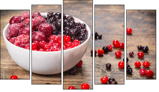 frozen berries in plate on wooden background  - Obraz pięcioczęściowy, Pentaptyk