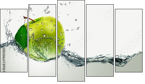 Green Apple amid splashing water.  - Obraz pięcioczęściowy, Pentaptyk