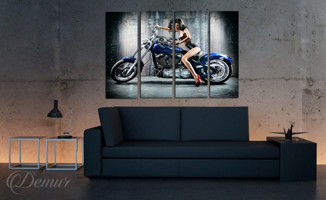 Kobieta-i-motocykl-erotyka-obrazy-demur