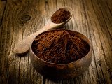 cacao powder on wood bowl  Fototapety do Kawiarni Fototapeta