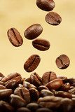 coffee beans falling  Kawa Fototapeta