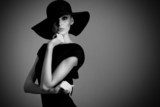 high fashion portrait of elegant woman in black and white hat an  Plakaty do Sypialni Plakat