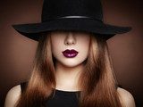 Fashion photo of young magnificent woman in hat. Girl posing  Ludzie Obraz