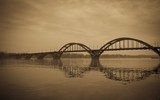 Bridge over river with vignette effect. Retro style image  Fototapety Mosty Fototapeta