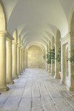 Mediterranean court of columns  Optycznie Powiększające Fototapeta