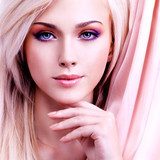 Beautiful sensual woman with pink silk.  Ludzie Obraz