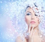 Winter Beauty Woman. Christmas Girl Makeup  Ludzie Obraz