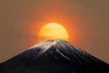 Mt.Fuji with Sun Behind  Fototapety Góry Fototapeta