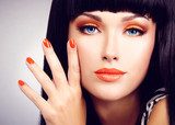 portrait of a woman with red nails and glamour makeup Obrazy do Salonu Kosmetycznego Obraz