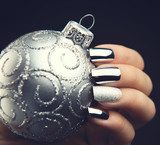 Christmas nail art manicure idea. Winter holiday bright manicure design Obrazy do Salonu Kosmetycznego Obraz