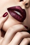Close up view of beautiful woman lips Obrazy do Salonu Kosmetycznego Obraz