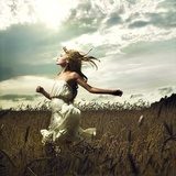 Girl running across field  Ludzie Plakat