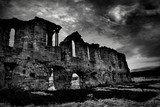 bw abbey ruin  Fototapety Czarno-Białe Fototapeta