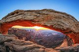 Famous sunrise at Mesa Arch  Krajobrazy Obraz