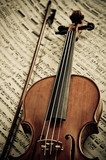 Geige mit Bogen und Notenblatt  Muzyka Obraz
