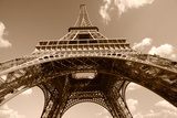 Eiffel Tower in Sepia  Fototapety Wieża Eiffla Fototapeta
