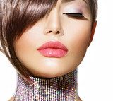 Hairstyle. Beauty Model Girl Portrait with Perfect Makeup  Obrazy do Salonu Kosmetycznego Obraz