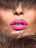  Closeup Beautiful female lips with pink  lipstick  Obrazy do Salonu Kosmetycznego Obraz