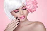 Makeup. Manicured nails. Fashion Beauty Model Girl portrait with  Obrazy do Salonu Kosmetycznego Obraz