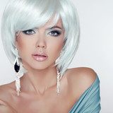 Makeup. Fashion Style Beauty Woman Portrait with White Short Hai  Obrazy do Salonu Kosmetycznego Obraz