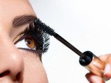 Mascara Applying. Long Lashes closeup  Obrazy do Salonu Kosmetycznego Obraz